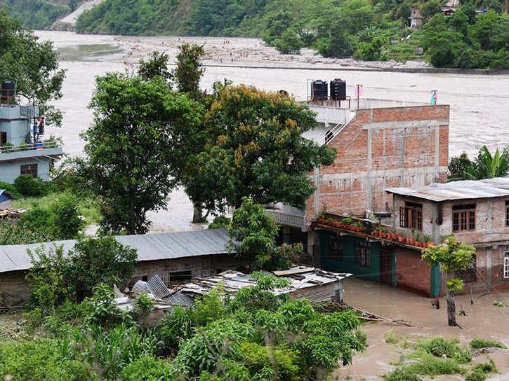 १३ प्रहरीलाई घाइते बनाउने धनगढीको डुबान 